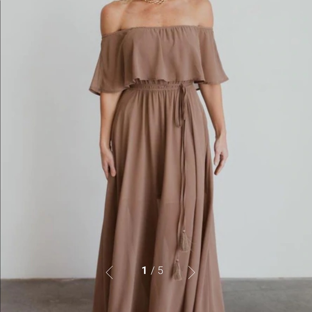 Victoria Off Shoulder Maxi Dress. Color/Mocha